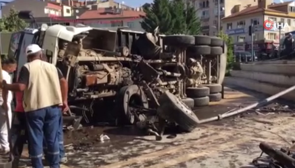 Kayseri'de faciadan dönüldü: Freni paylayan kamyon ilçe meydanına uçtu