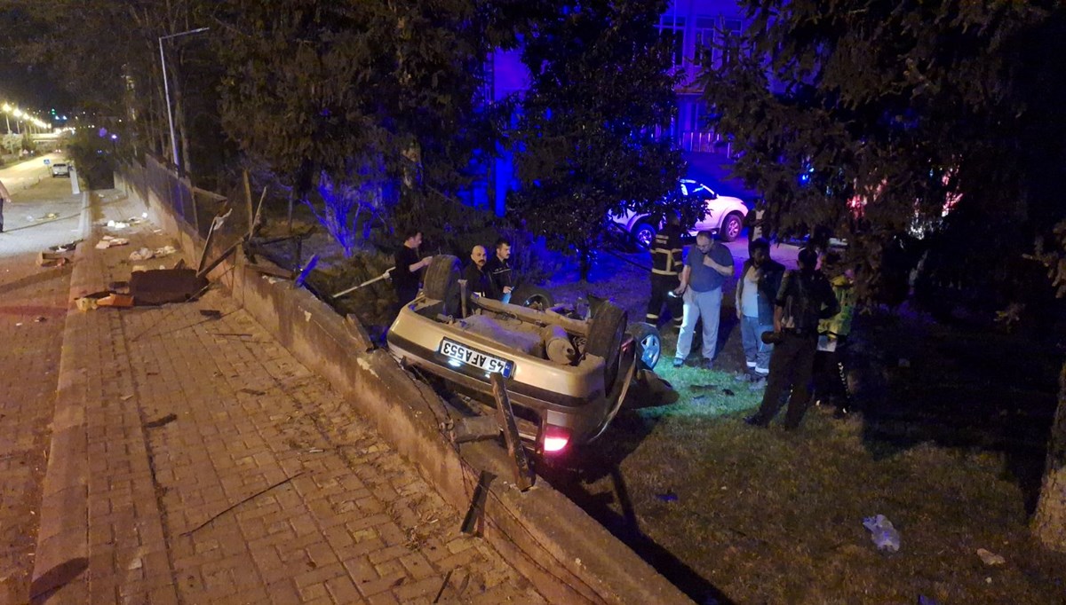 Samsun'da otomobil duvara çarparak tarlaya devrildi: 2 yaralı