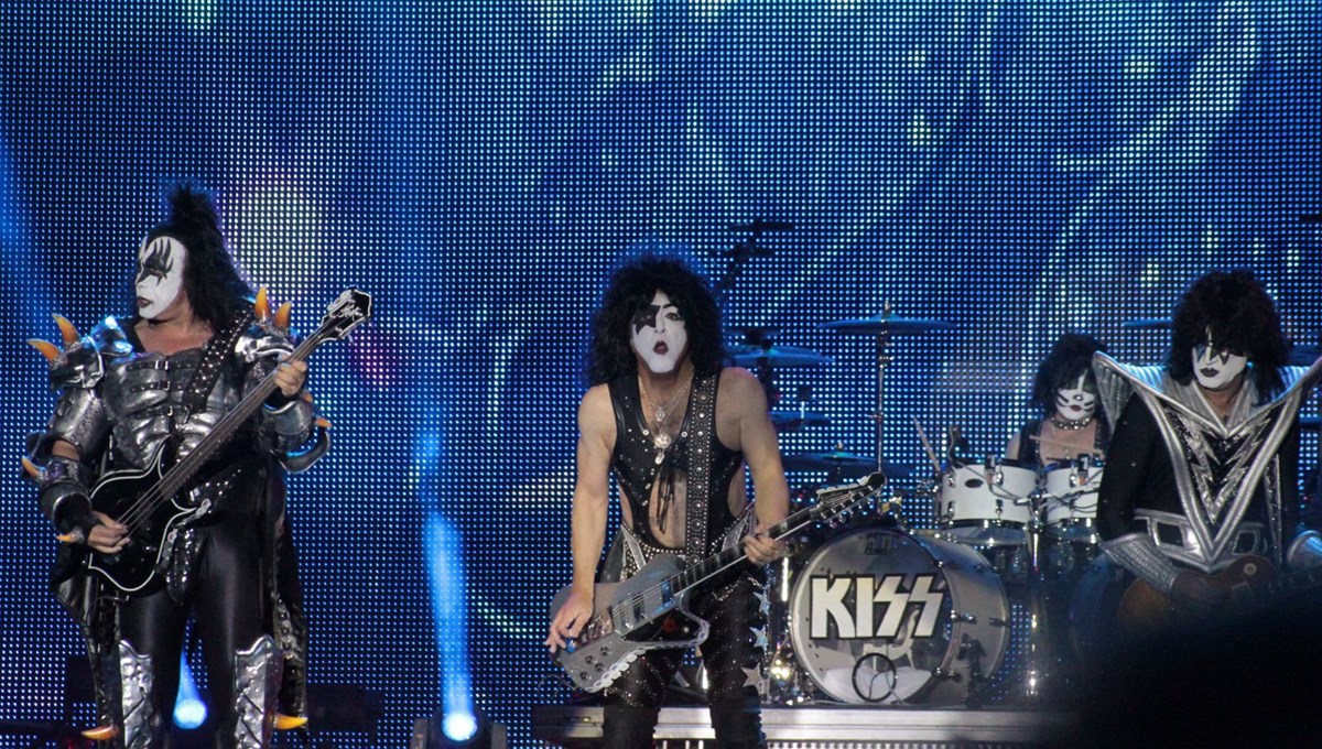 Rock grubu Kiss, marka adı, şarkıları ve telif haklarını 300 milyon dolara sattı
