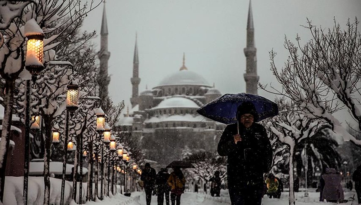 İstanbul'da kar yağışı başladı (Meteorolojiden sarı kodlu uyarı)