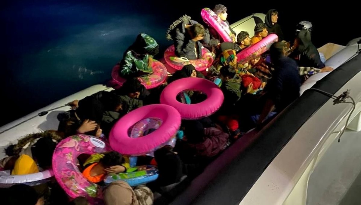 Ayvalık açıklarında 42 kaçak göçmen yakalandı