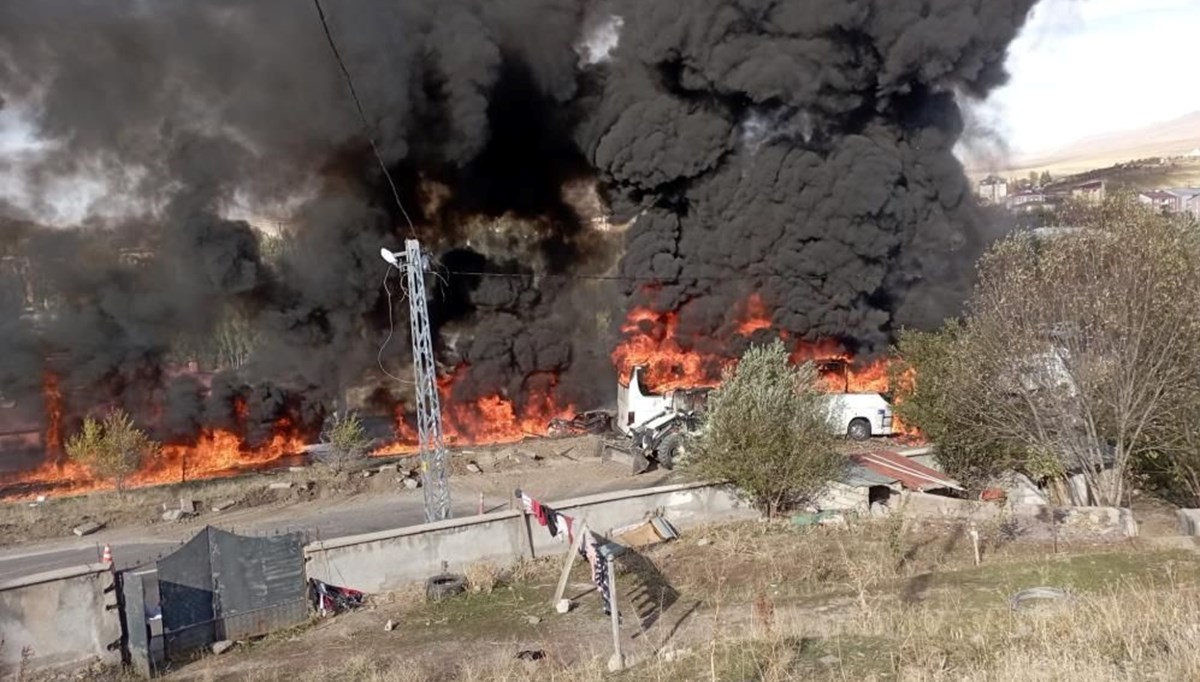 Ağrı'da yolcu otobüsü, iki kamyona çarptı: 7 ölü, 11 yaralı