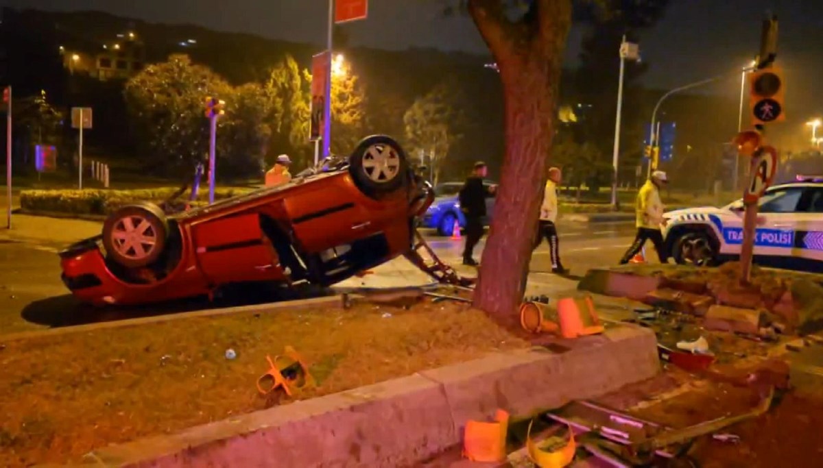 Maltepe'de, Demokrat Parti il başkanın da içinde bulunduğu araç kazaya karıştı