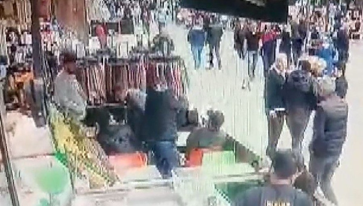 Zeytinburnu'nda kafede silahlı saldırı kamerada