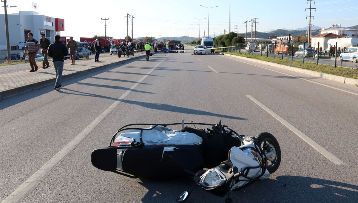 Fethiye'de otomobil motosiklete çarptı: 2 ölü