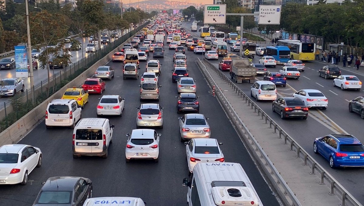 İstanbul trafiğinde Pazartesi yoğunluğu