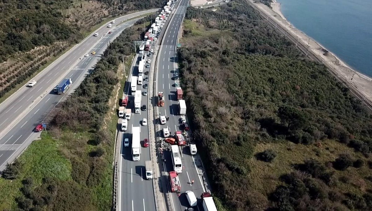 TEM'de zincirleme kaza: Ankara yönü trafiğe kapandı
