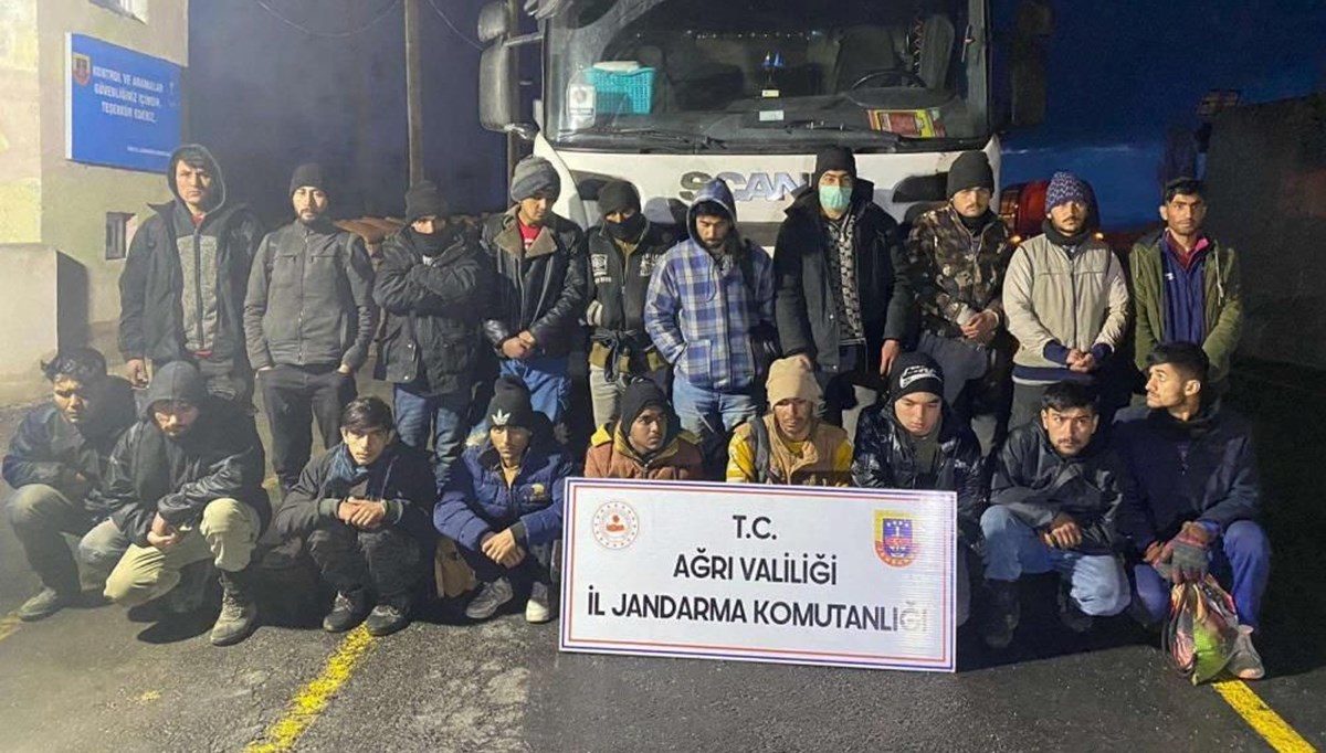 Ağrı'da 19 kaçak göçmen yakalandı