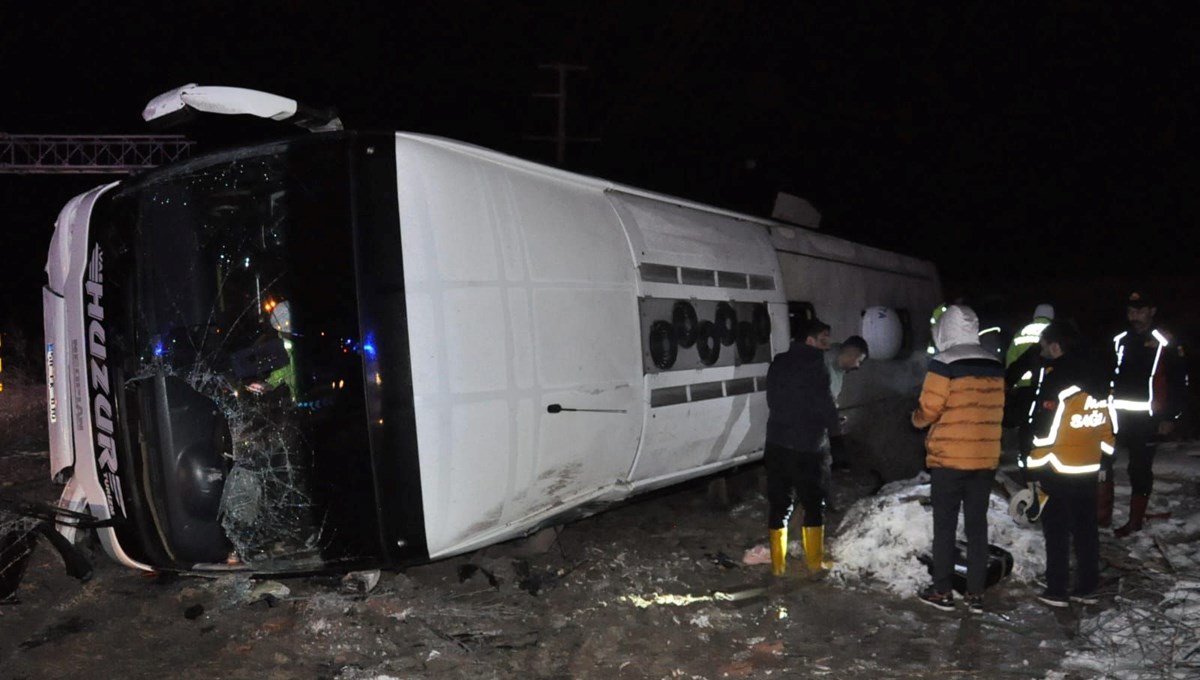 Yozgat'ta yolcu otobüsü devrildi: 1 ölü, 25 yaralı