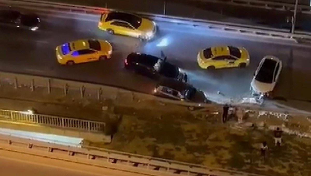 Kadıköy'de aynı yerde dakikalar içinde 2 kaza: O anlar kamerada