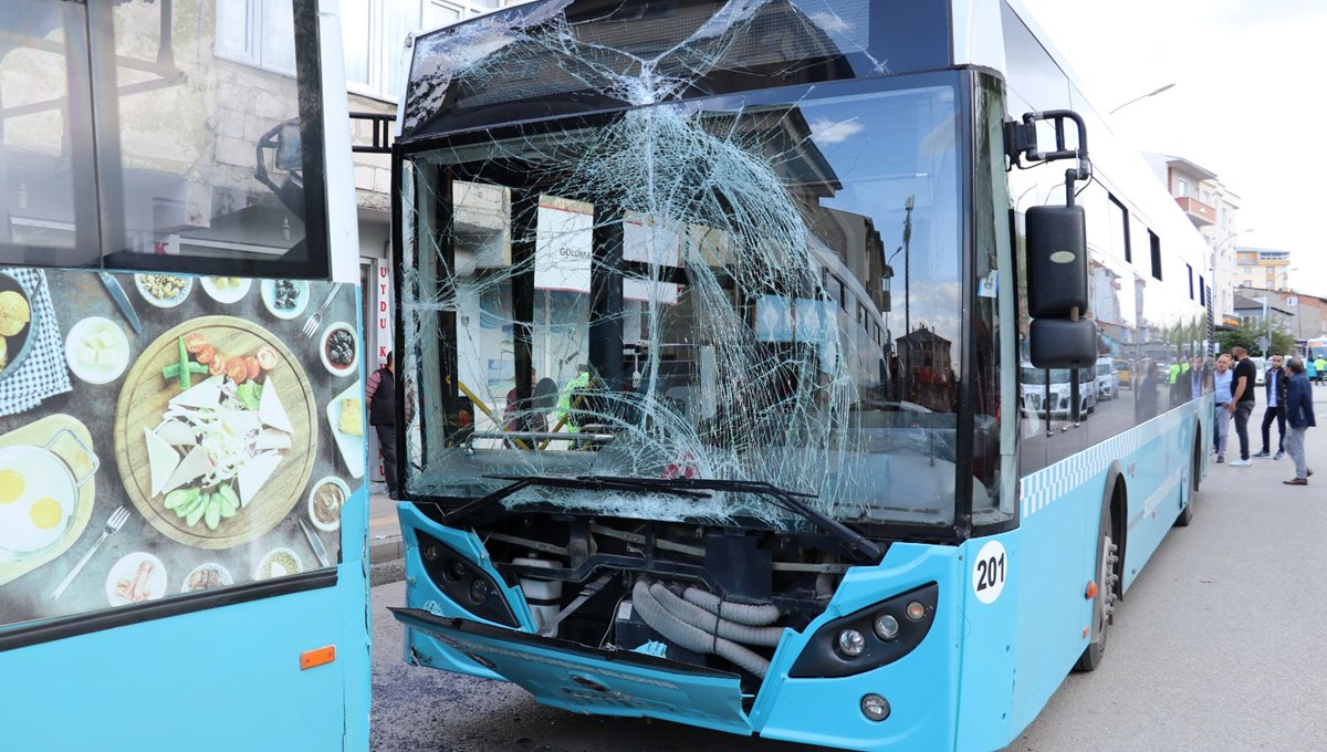 Erzurum'da şehir içi toplu ulaşım otobüsleri kaza yaptı: 15 yaralı