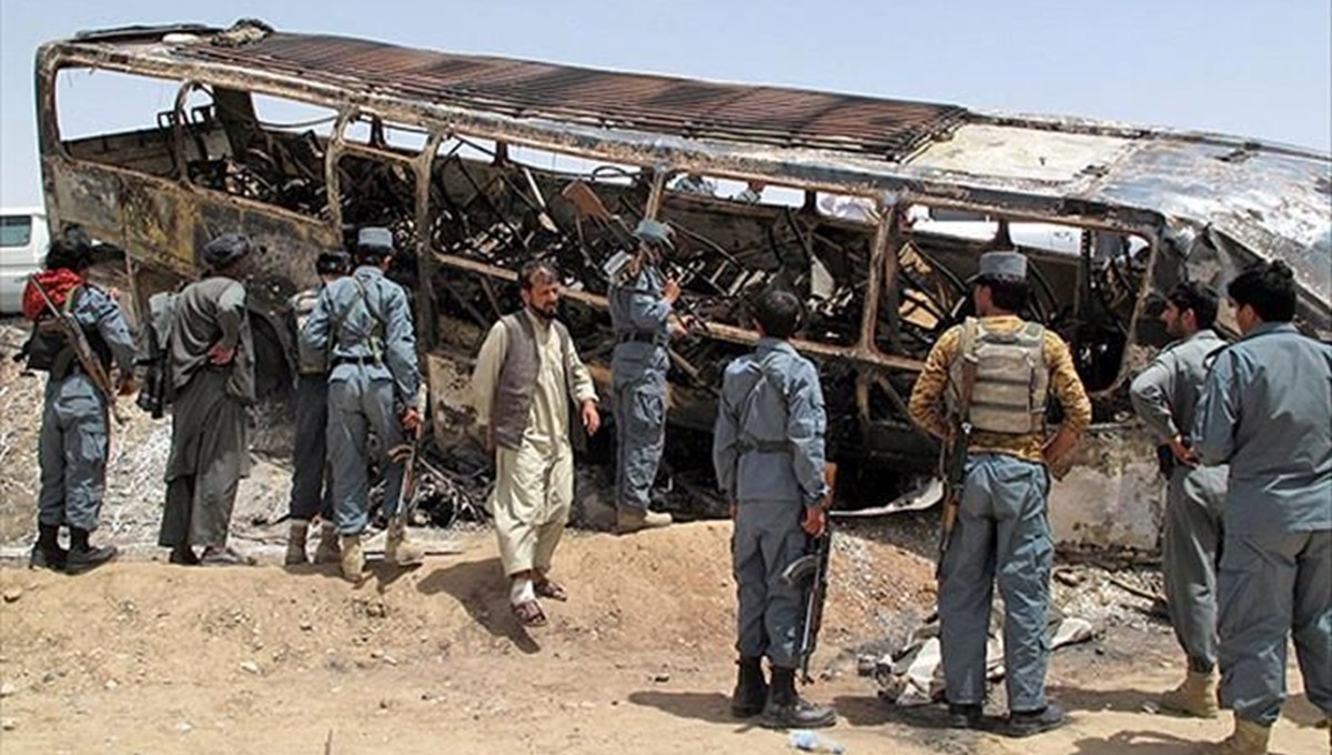 Afganistan'da otobüs tankerle çarpıştı: 21 ölü, 38 yaralı