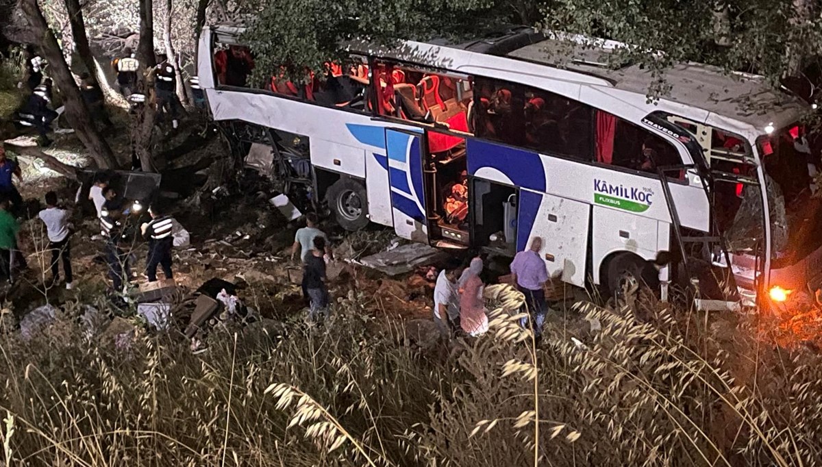 SON DAKİKA HABERİ: Yozgat'ta yolcu otobüsü devrildi: 11 ölü, çok sayıda yaralı