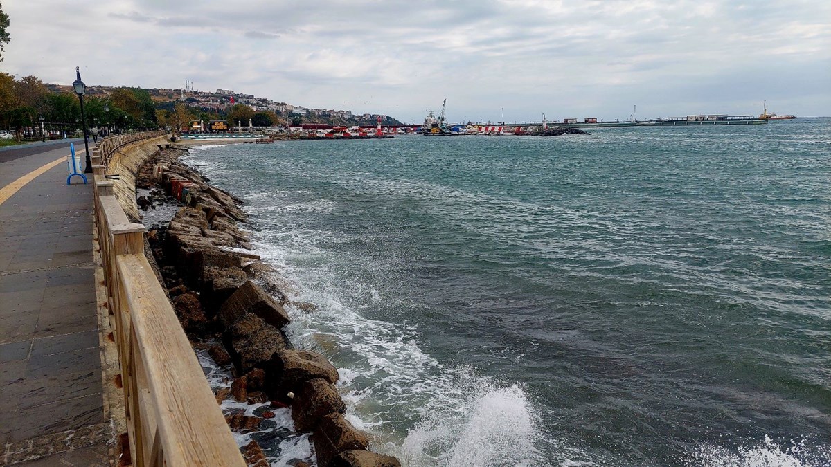 Marmara Denizi ulaşımına poyraz engeli (Bazı deniz otobüsü seferleri iptal)