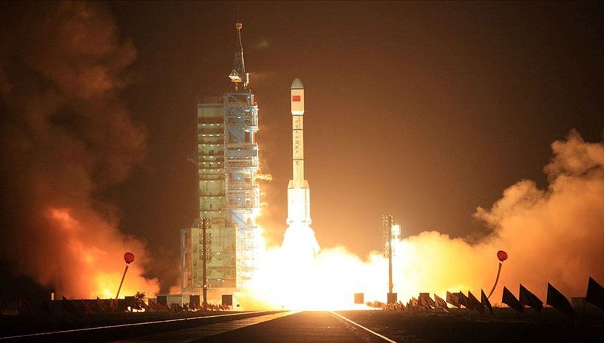 Çin, Ay keşif görevlerinde kullanacağı aktarım uydusunu fırlattı
