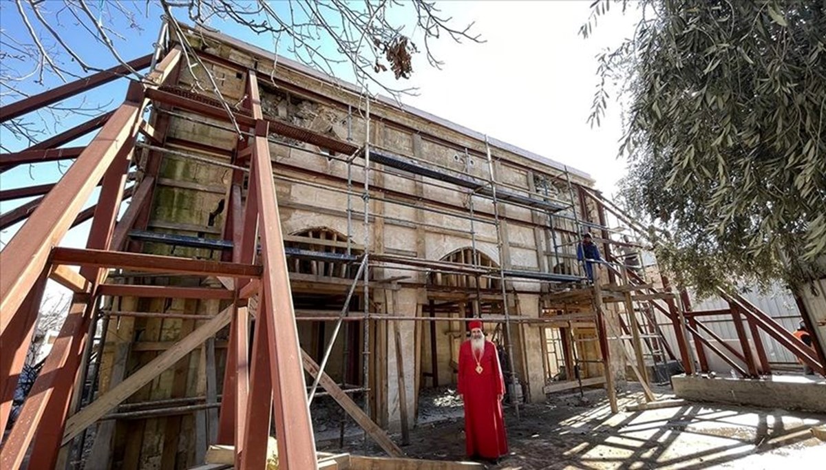 Depremde hasar gören Mor Petrus ve Mor Pavlus Kilisesi'nde restorasyon çalışmaları devam ediyor