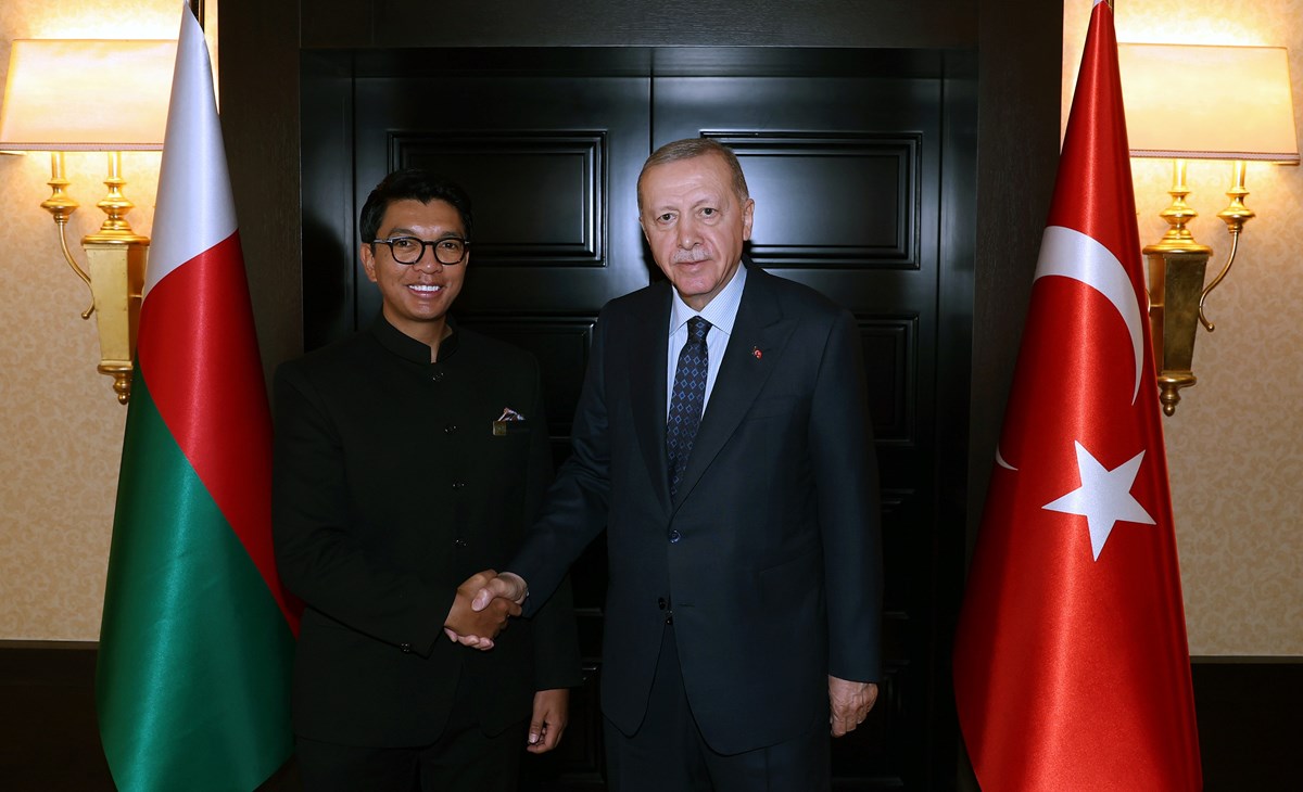 Cumhurbaşkanı Recep Tayyip Erdoğan, 3. Antalya Diplomasi Forumu (ADF) kapsamında Madagaskar Cumhurbaşkanı Andry Rajoelina ile bir araya geldi.