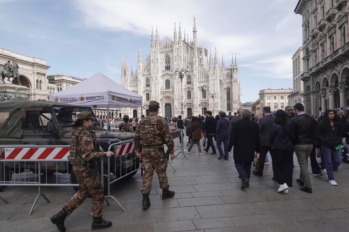 İtalyan askerler, Milano Katedrali