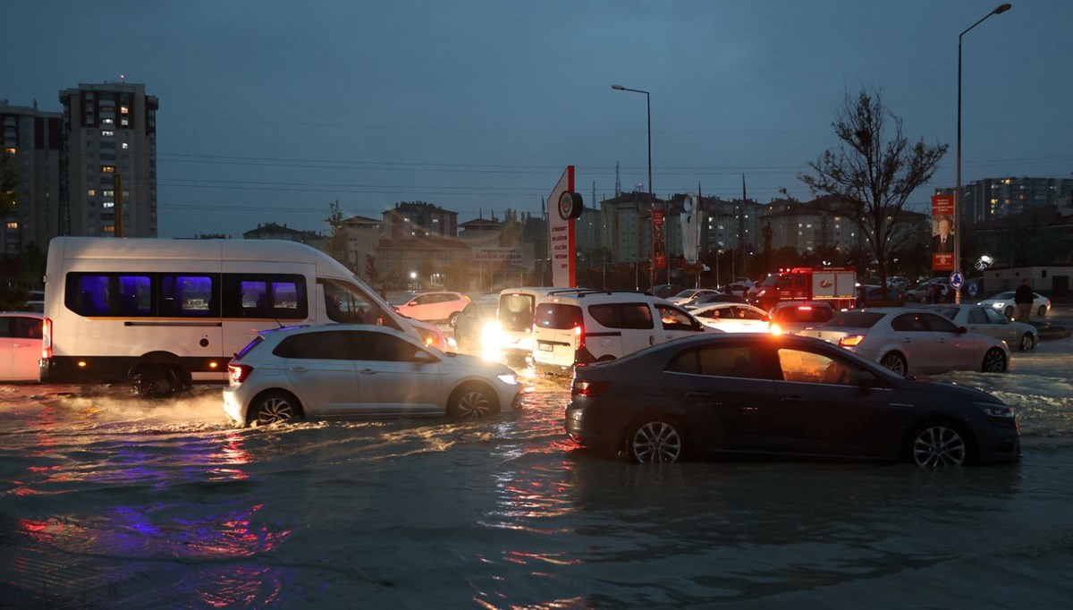Ankara'da gök gürültülü sağanak ve dolu