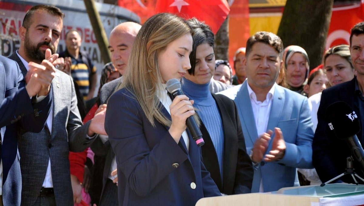 22 yaşındaki Zeynep, Türkiye'nin en genç bağımsız belediye başkanı oldu
