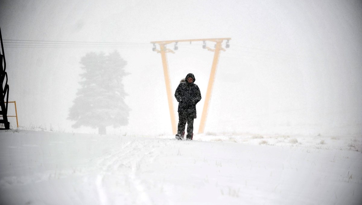 Uludağ’da kar, fırtına ve sis | Kar kalınlığı artıyor, gecelik konaklama 5 bin liradan başlıyor