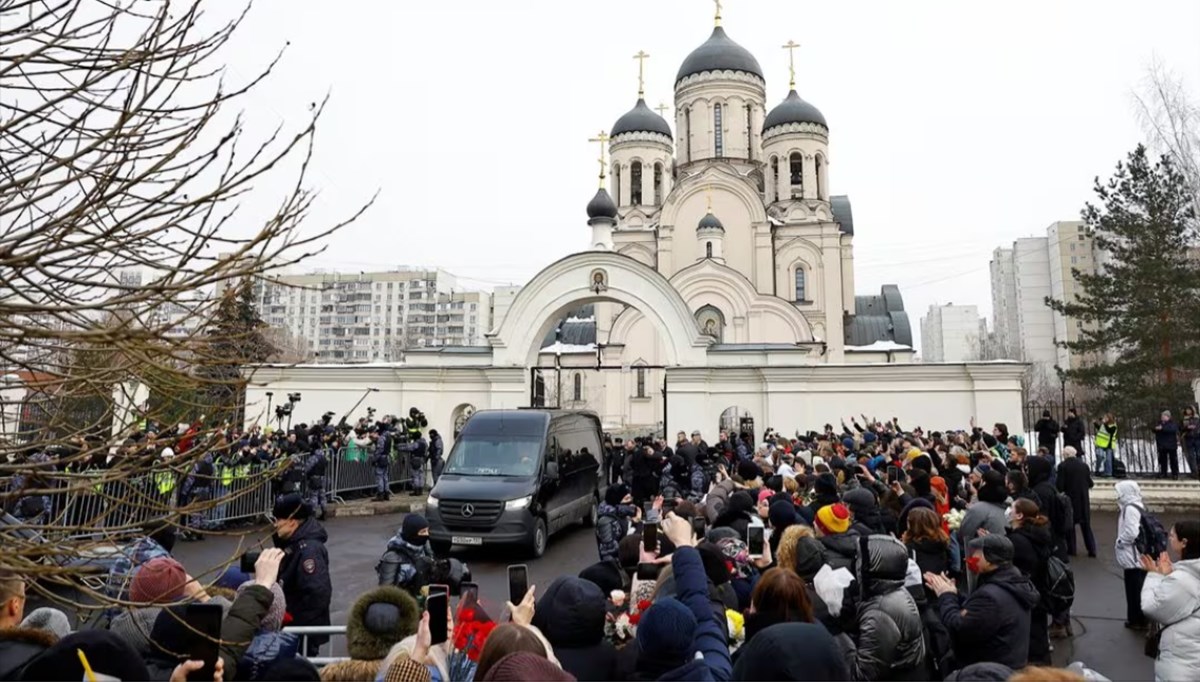 Dünyanın gözü Navalni'nin cenaze töreninde | Binlerce kişi katıldı