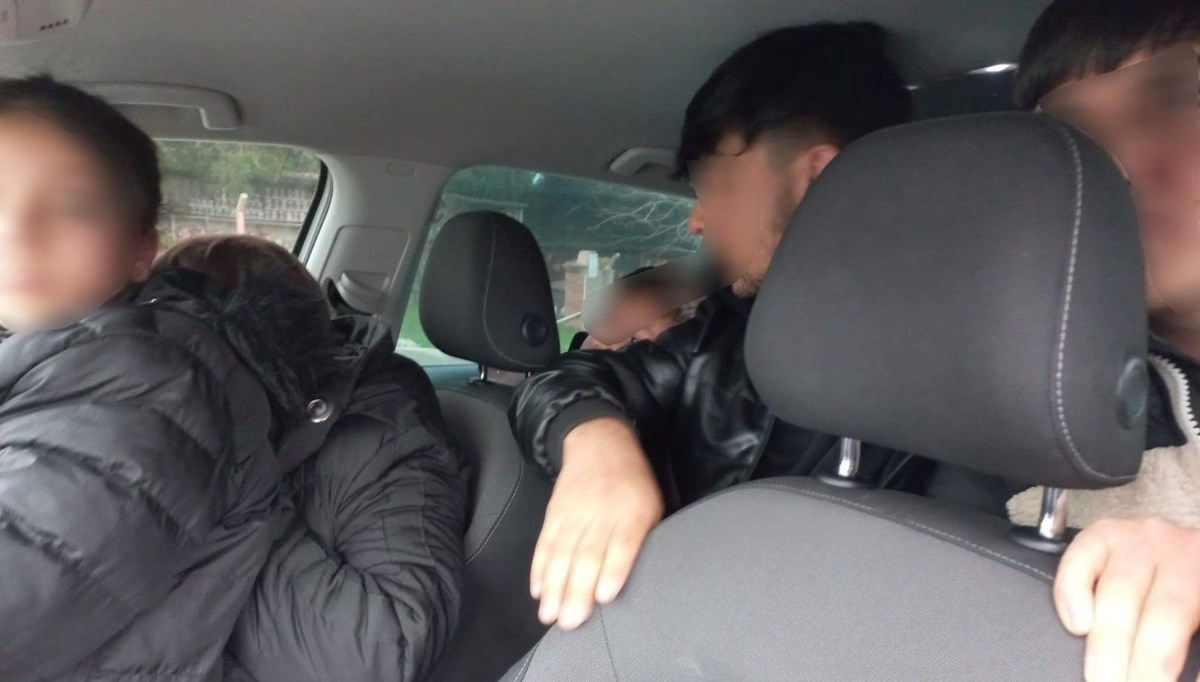 Kars'ta 4 göçmen kaçakçısı yakalandı