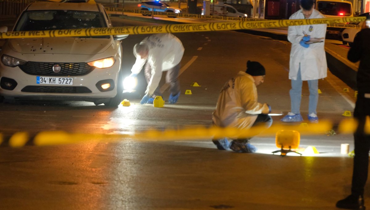 İstanbul'da otomobile silahlı saldırı: 2 kişi yaralandı