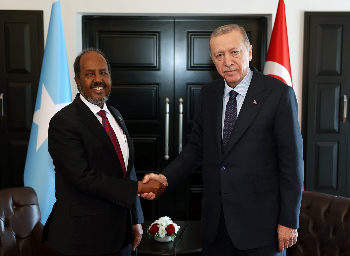 Cumhurbaşkanı Recep Tayyip Erdoğan, 3. Antalya Diplomasi Forumu (ADF) kapsamında Somali Cumhurbaşkanı Hasan Şeyh Mahmud ile bir araya geldi.