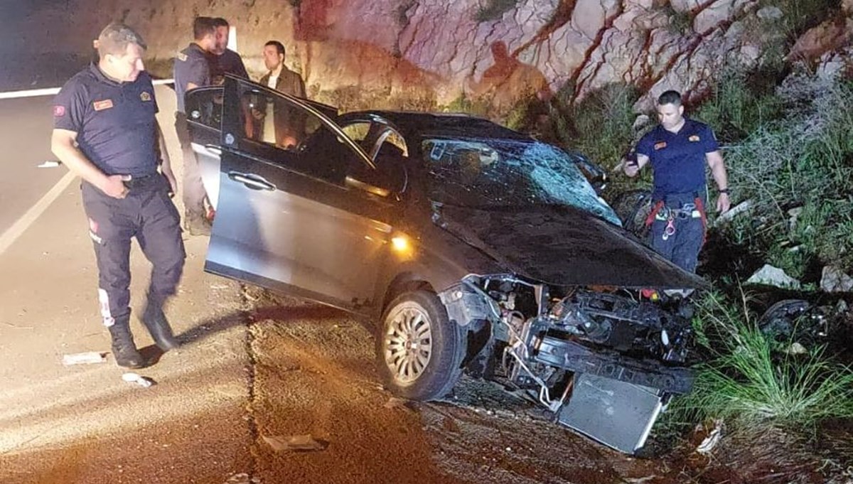 Aydın'da katliam gibi kaza | Yolcu otobüsüyle çarpışan otomobildeki 4 kişi öldü