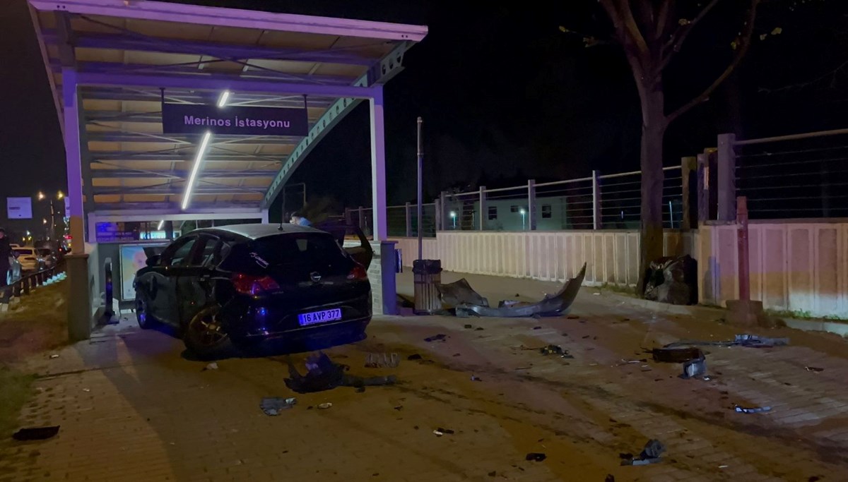 Bursa’da makas atan sürücü metro istasyonu merdivenlerine çarptı: 4 yaralı