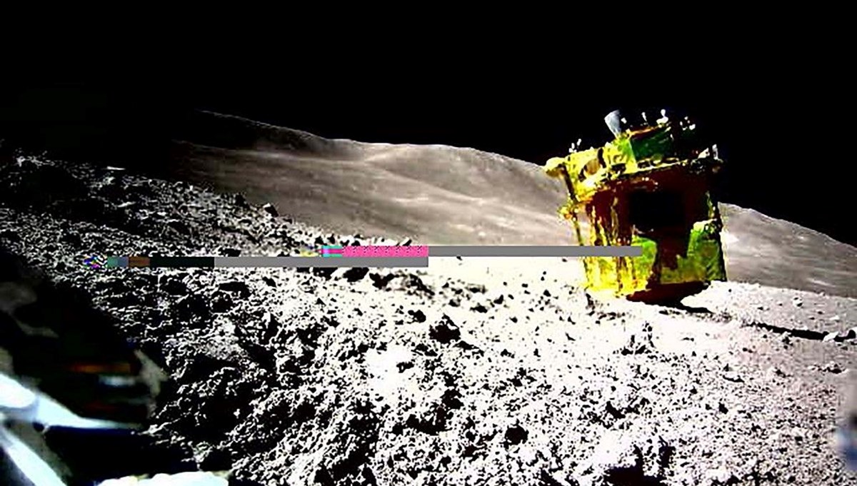 Japonya'nın uzay aracı Ay gecesinde hayatta kalmayı başardı