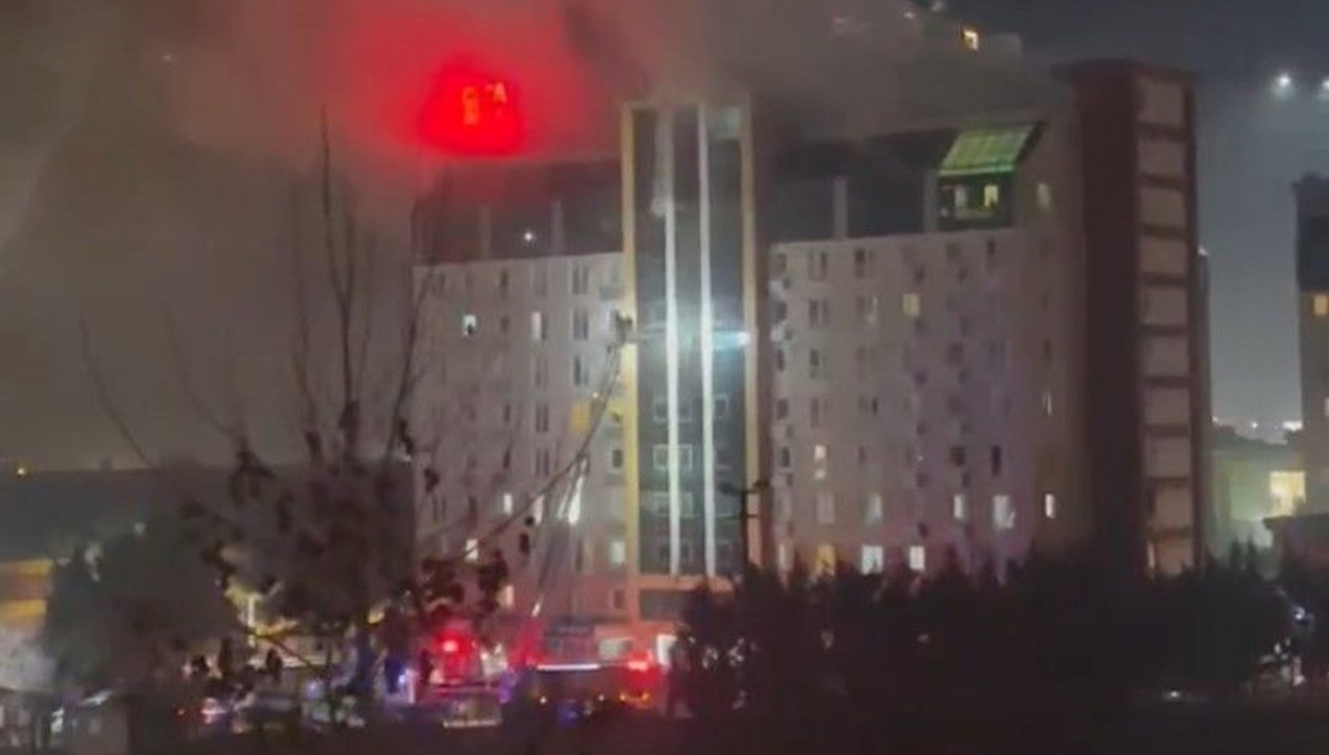 Esenyurt’ta rezidansta yangın: Mahsur kalan 40 kişiyi itfaiye kurtardı