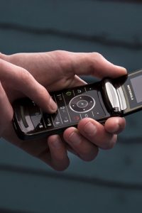 Efsane Telefon Moto Razr, Katlanabilir Ekranlı Modeliyle Geliyor