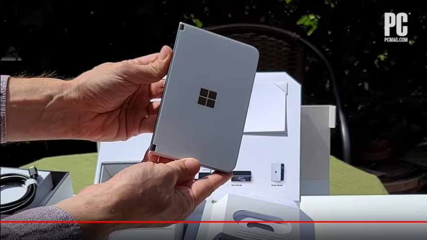 Microsoft Surface Duo Adındaki Akıllı Cihazının Kutu Açılışı