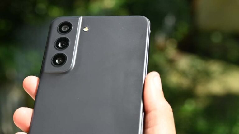 Samsung Galaxy S21 FE Aralık 2024 güvenlik güncellemesini alıyor