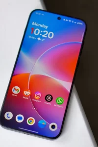 OnePlus 16’nın ekranı 240Hz yenileme hızına sahip olabilir, ancak buna değer mi?