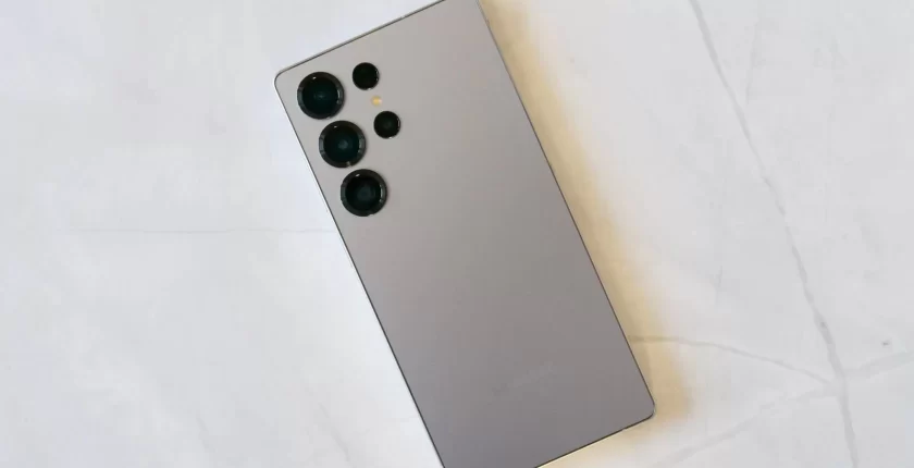 Samsung Galaxy S26 Ultra, kablosuz şarjı tekrar kullanmaya değer hale getirebilir Samsung Galaxy S26 Ultra, kablosuz şarjı tekrar kullanmaya değer hale getirebilir