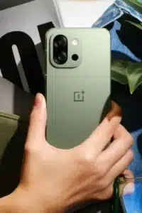 OnePlus 13, 13R ve 13s, Aralık 2025 güncellemesini almaya başladı