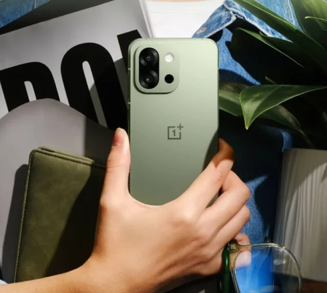 OnePlus 13, 13R ve 13s, Aralık 2025 güncellemesini almaya başladı