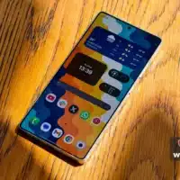 OneUI 8.5 kodu, Galaxy S26’nın büyük bir kablosuz şarj yükseltmesi alacağını söylüyor