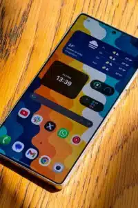 OneUI 8.5 kodu, Galaxy S26’nın büyük bir kablosuz şarj yükseltmesi alacağını söylüyor