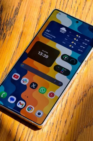 OneUI 8.5 kodu, Galaxy S26’nın büyük bir kablosuz şarj yükseltmesi alacağını söylüyor OneUI 8.5 kodu, Galaxy S26’nın büyük bir kablosuz şarj yükseltmesi alacağını söylüyor