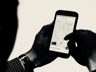 Android ve iPhone Canlı Konum Sorunu: Güncellenmeme Hatasını Düzeltmenin 5 Yolu Android ve iPhone Canlı Konum Sorunu: Güncellenmeme Hatasını Düzeltmenin 5 Yolu