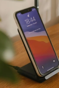 Kablosuz Şarj Çalışmıyor mu? Telefonunuzu Hayata Döndürecek Pratik Çözümler!